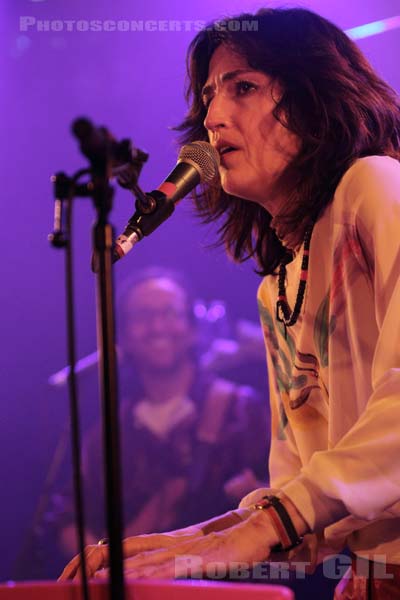 JOAN AS POLICE WOMAN - 2018-04-03 - PARIS - La Maroquinerie - 